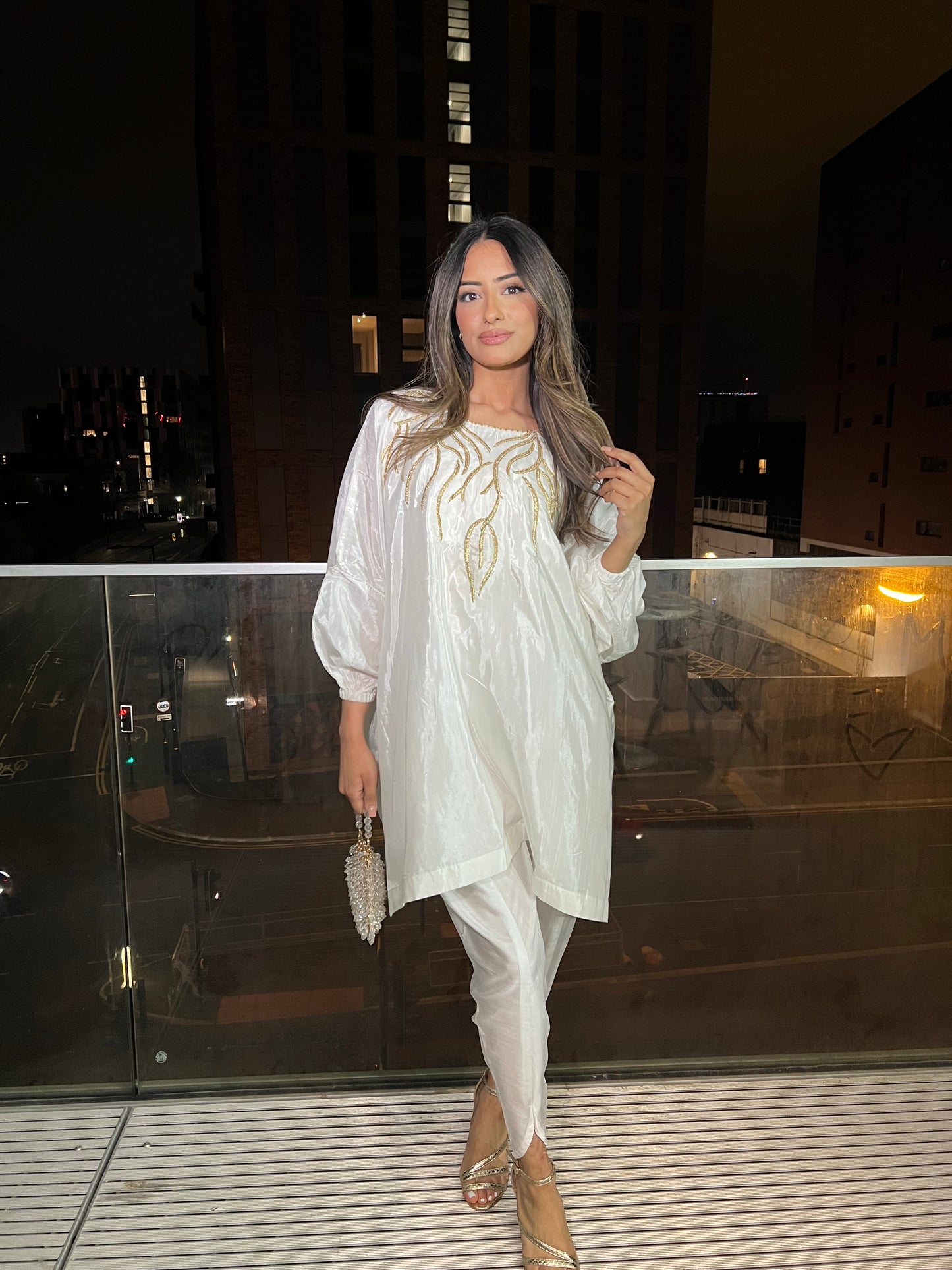 ZIYA White: Comes with 2 styles of trousers