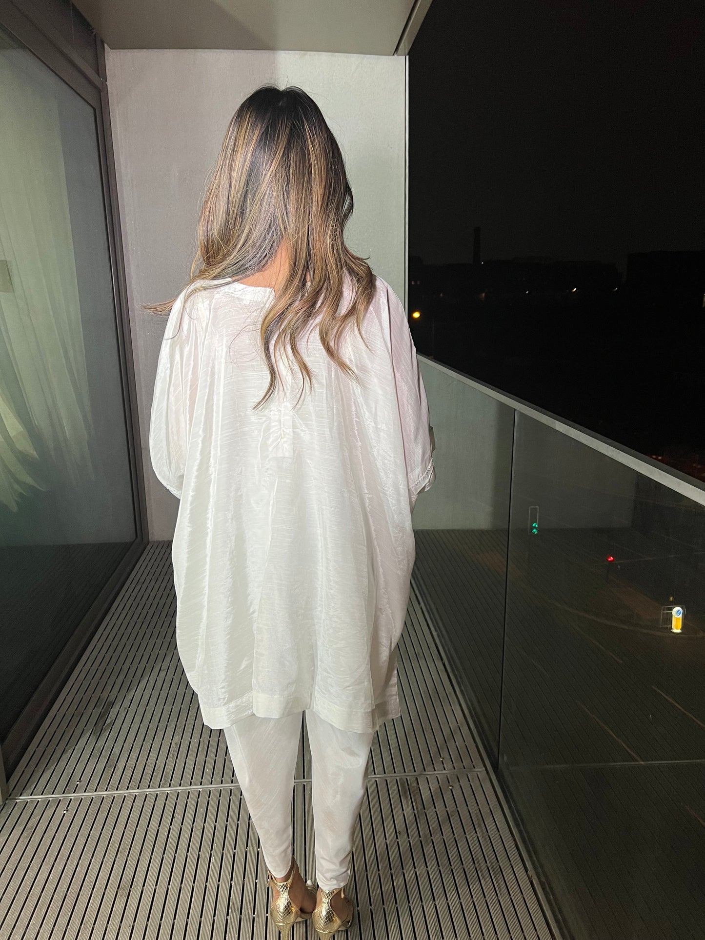 ZIYA White: Comes with 2 styles of trousers