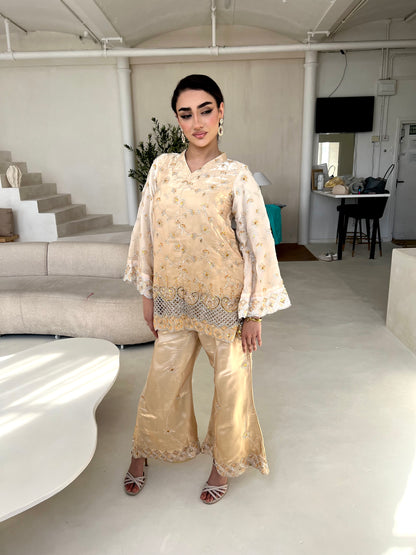 HANIYAH Gold (3pc includes ruffle dupatta)