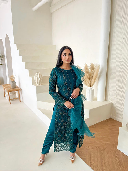 NUR Emerald: Comes with 2 styles of trousers (4pc)